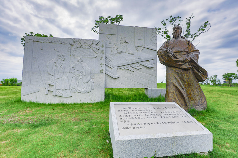 sakura/ueditor/uploads/20190626/1561515890196986942.jpg 干双佳 名人雕塑 (2)_副本.jpg